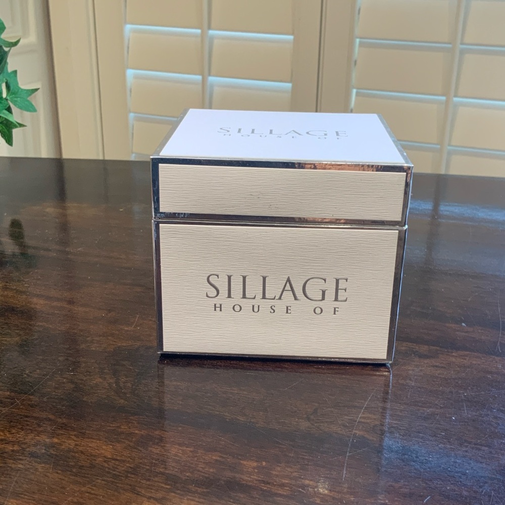 House of Sillage Whispers of Strength Parfume Box